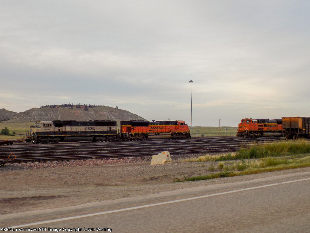 BNSF 9197, BNSF 9166, and BNSF 9628